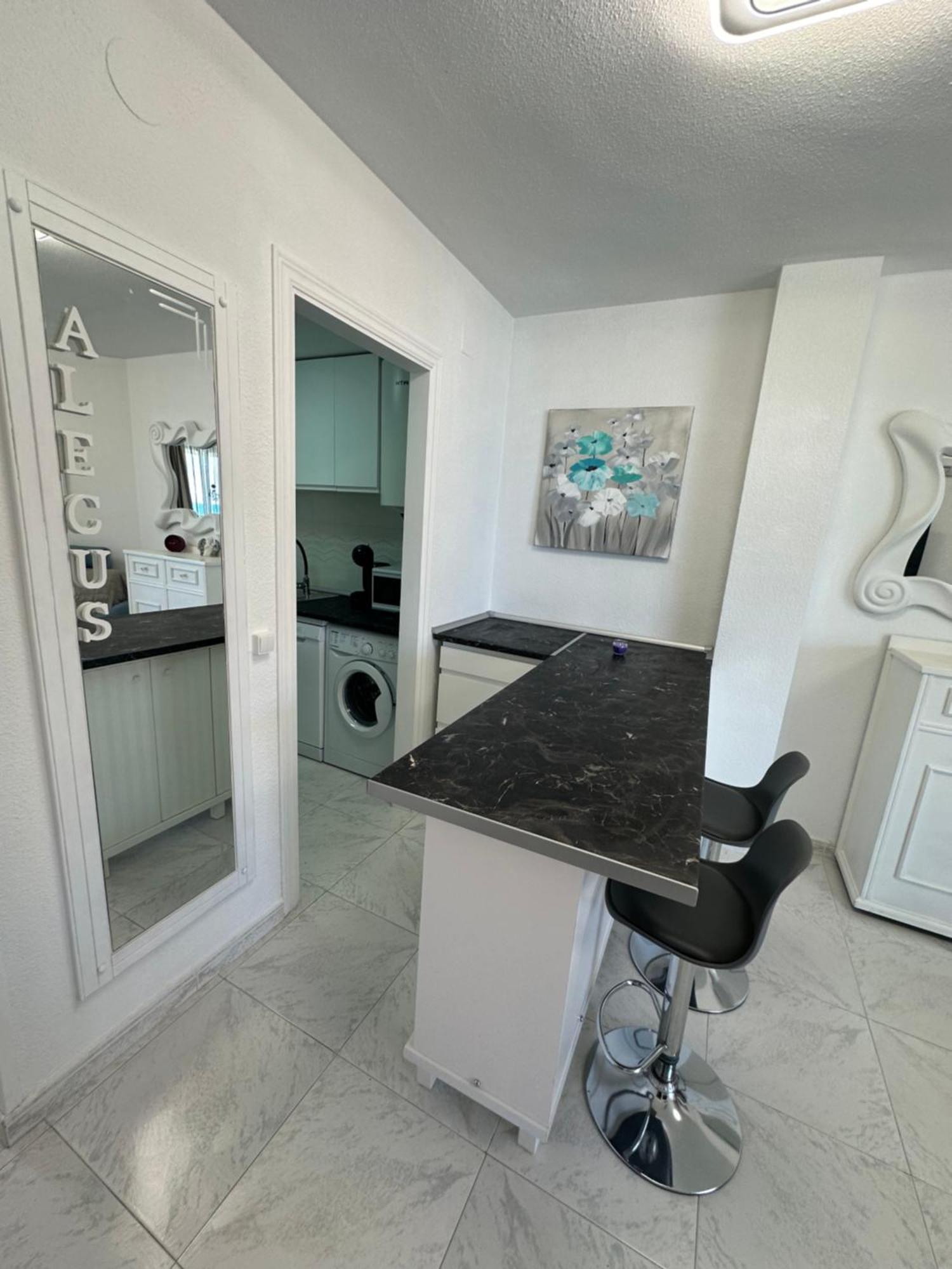 Alecus Apartment Калпе Екстериор снимка
